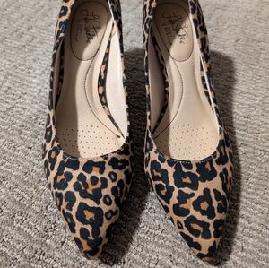 LifeStride Women's Leopard Print Dress Sevyn Pump